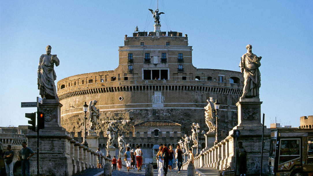 A view of Castel'santangelo from the street.