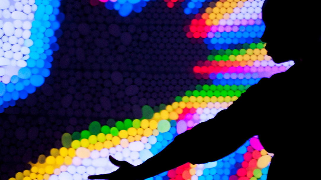 A person enjoying the Exploratorium in San Francisco.