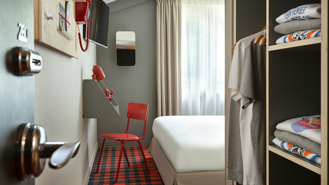 A small room with clever storage at the Rockypop Chamonix hotel.